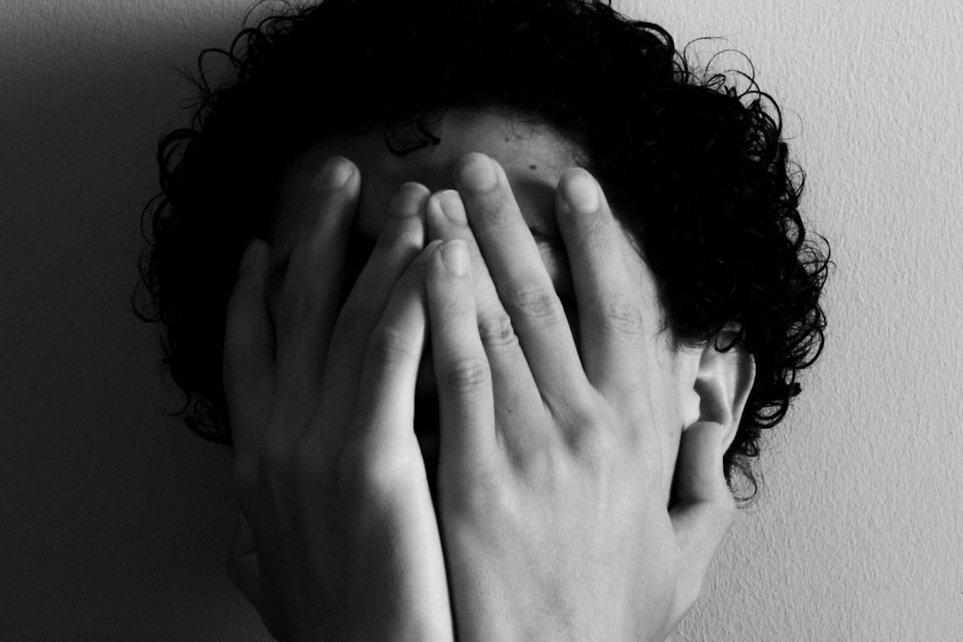 Aceites Esenciales para el Agotamiento Mental: Restauración Profunda del Enfoque y la Energía Cognitiva