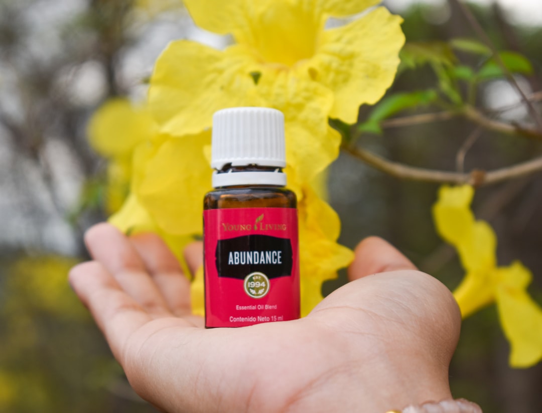 Aceite Esencial Abundance de Young Living: Guía Completa, Ingredientes y Usos